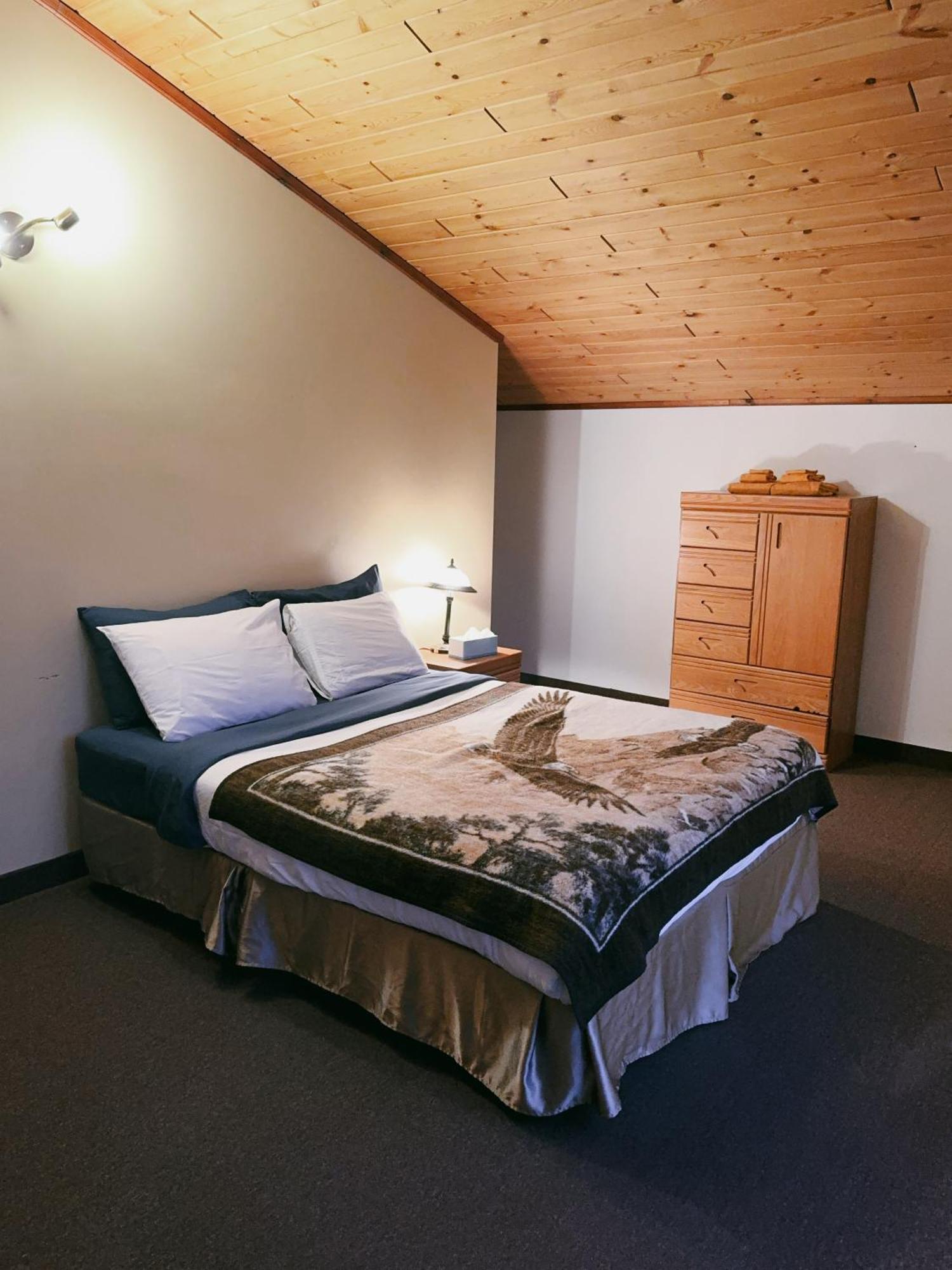 Alpine Meadows Lodge Golden Exterior photo