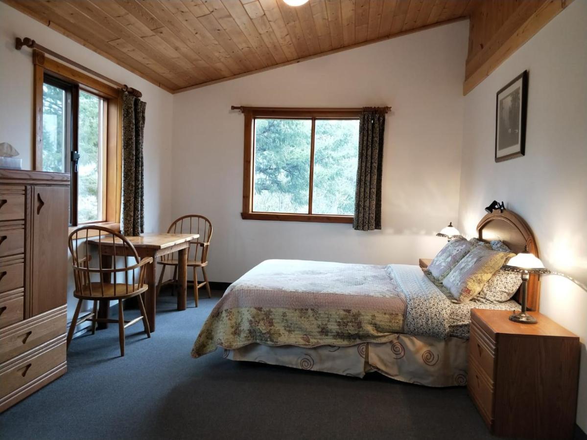 Alpine Meadows Lodge Golden Exterior photo
